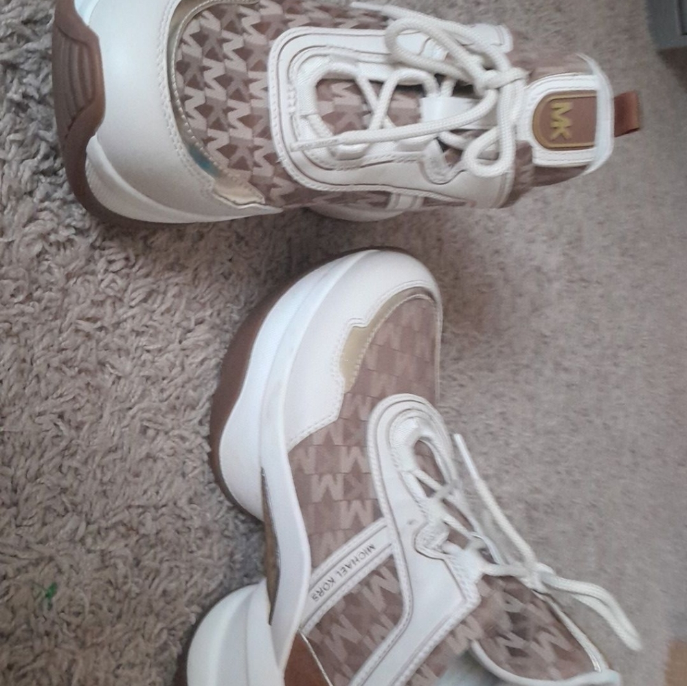 Micheal kors shoes size 9.1